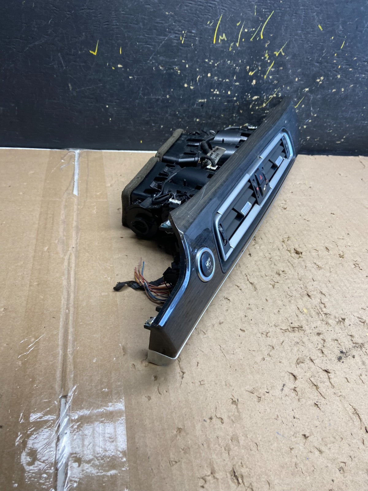 2009 to 2015 BMW F01 740i 750i Center Dash AC Air Vents W/ Trim AB5485 DG2