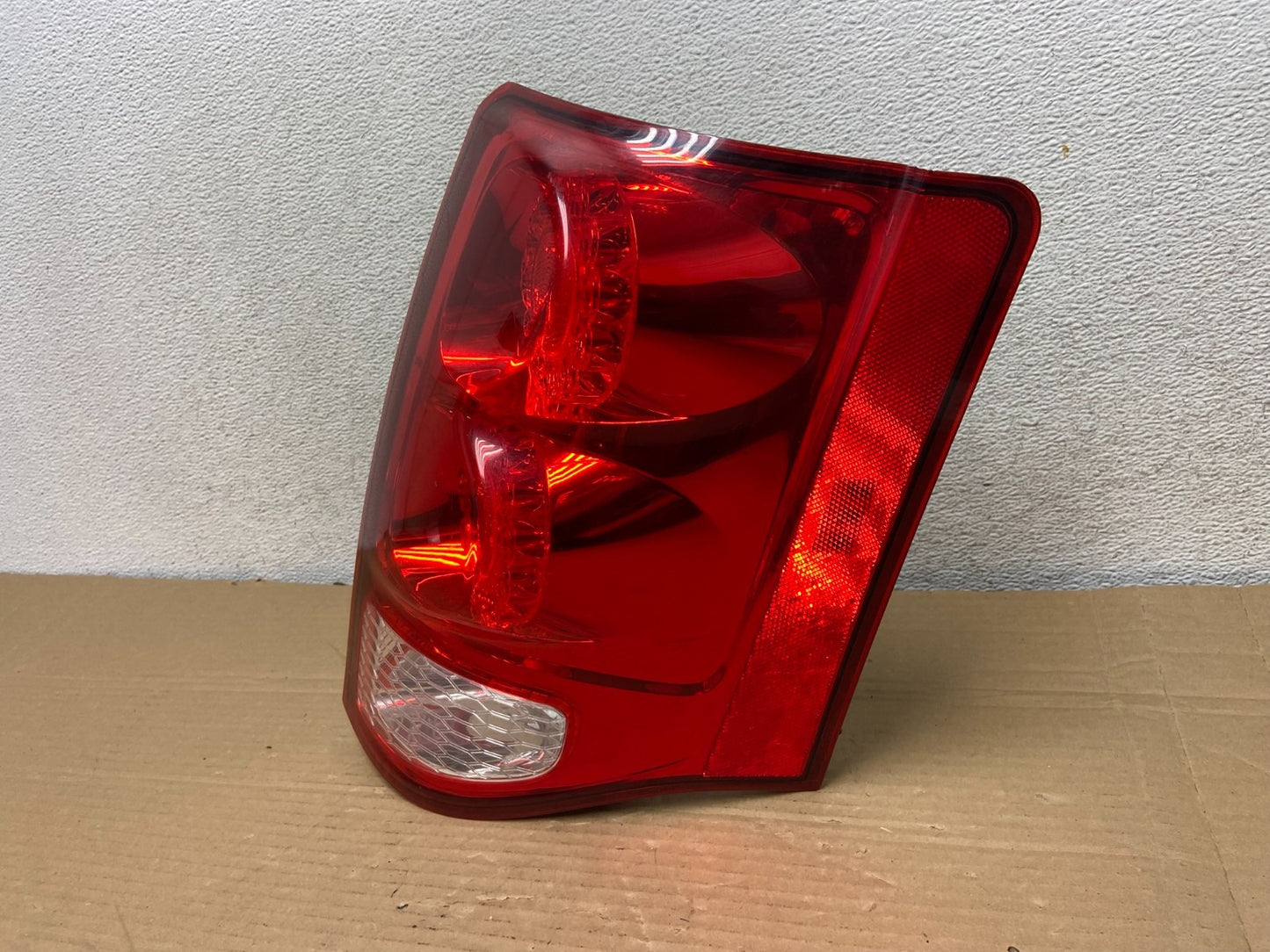 2011 - 2018 Dodge Grand Caravan Right Passenger RH Tail Light Led AG8943 DW2