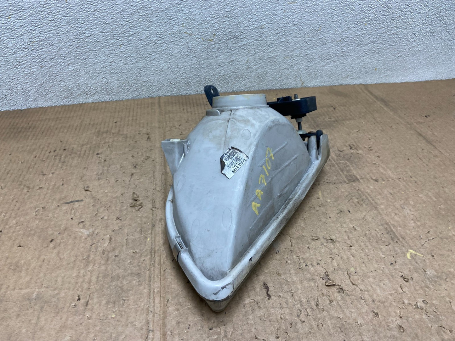2001  to 2003 Toyota Sienna Right Passenger Side Headlight AA7107 DW7