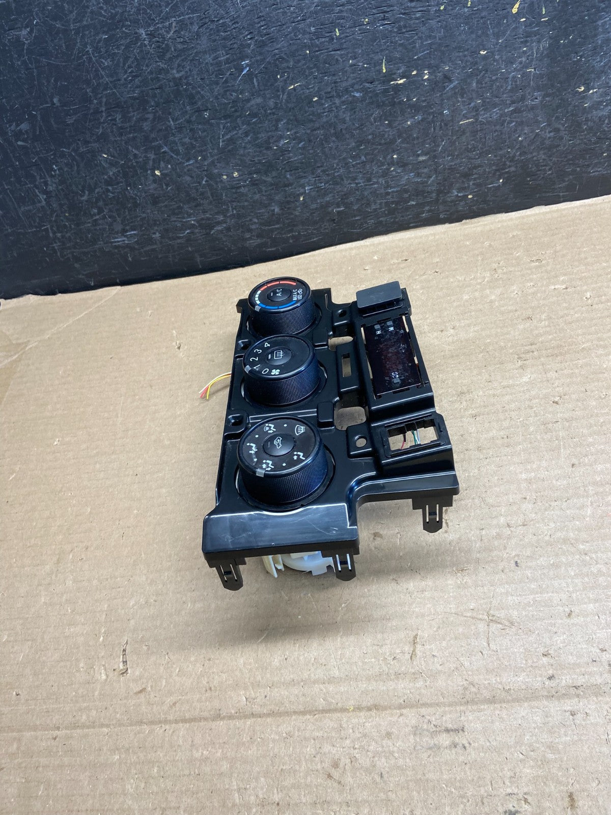 2009 to 2013 Toyota Corolla Matrix Climate Heater A/C AC Control Panel AH3569 DG1
