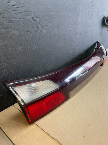 2002 - 2004 Subaru Outback Trunk Hatch Lid Tail Light Panel Center AE3438 DG2
