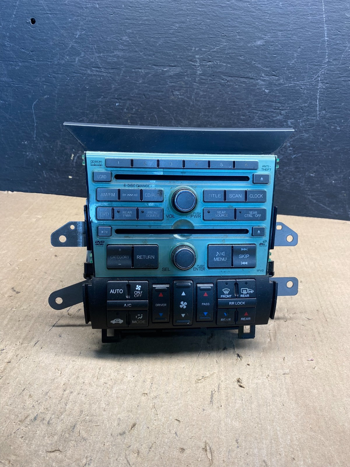 2013 to 2017 Chevrolet Traverse Am Fm Cd Player Radio Screen Display AE7848 DW0