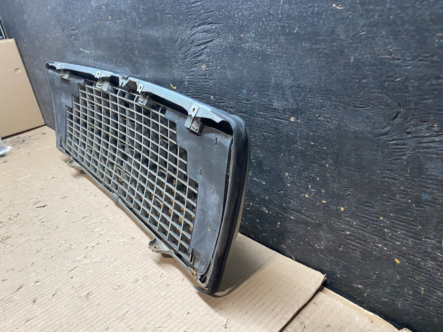 1994 to 1998 Mercedes-Benz W140 S600 S500 S320 Front Upper Grille OEM X8142 PS7