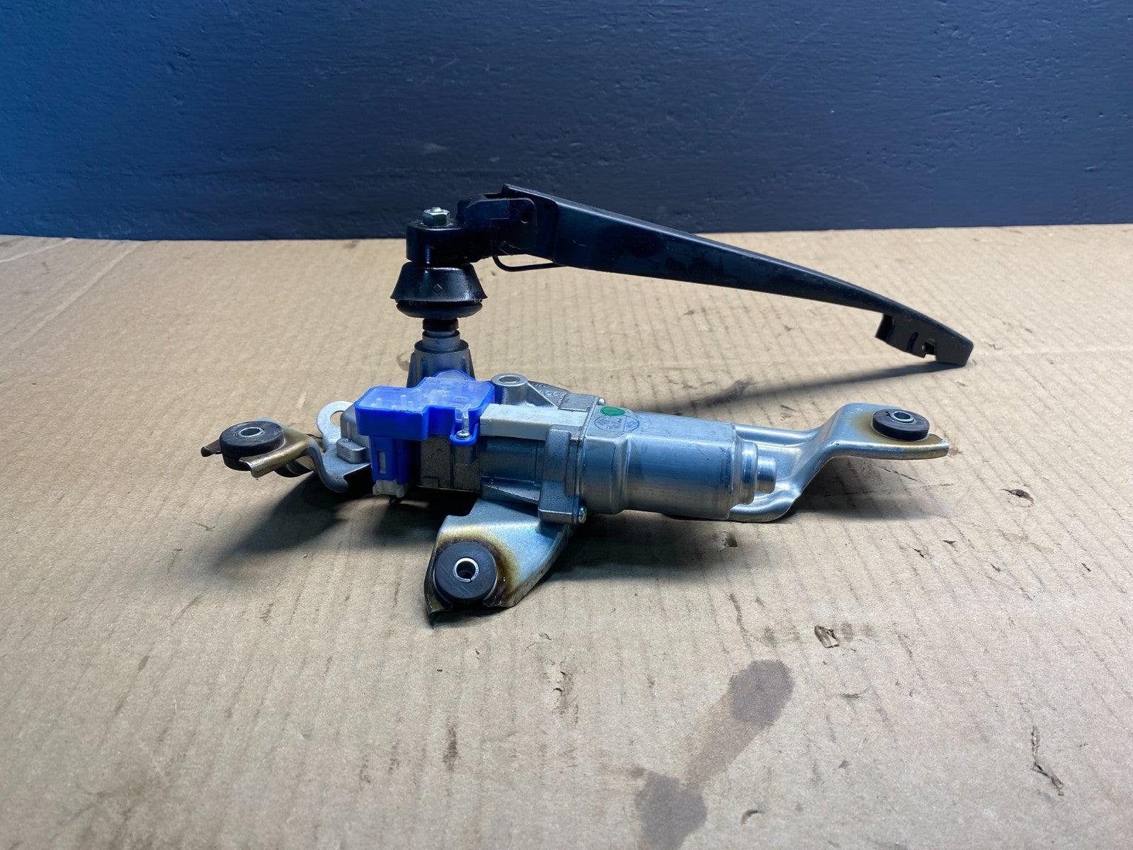 2015 to 2018 Subaru Outback Legacy Window Windshield Wiper Motor Linkage AB41831