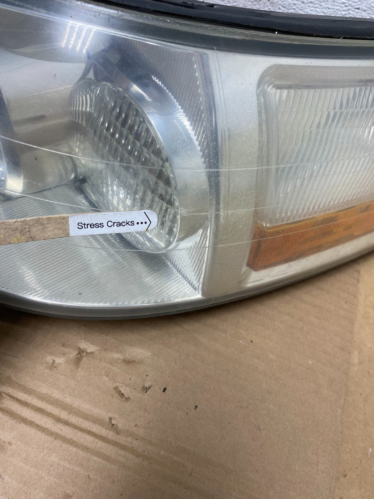 2005 to 2011 Lincoln Town Car Left Driver LH Side Headlight AD4268 DW4