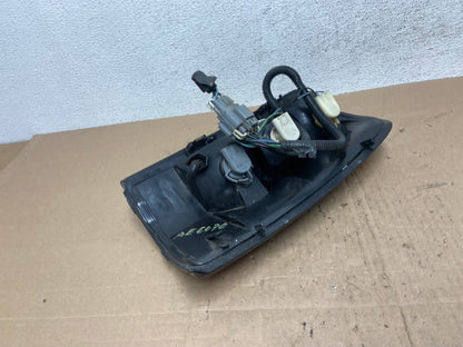 2000 - 2006 Chevrolet Suburban Tahoe Yukon Left Driver LH Tail Light AE6070 LK5
