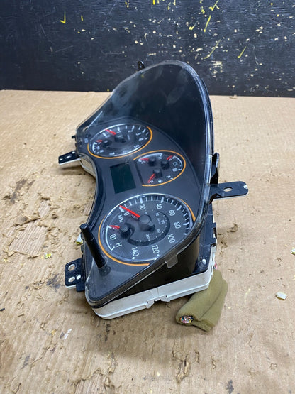 2010 2011 Nissan Armada Speedometer Cluster Gauge Oem z9662 DG3