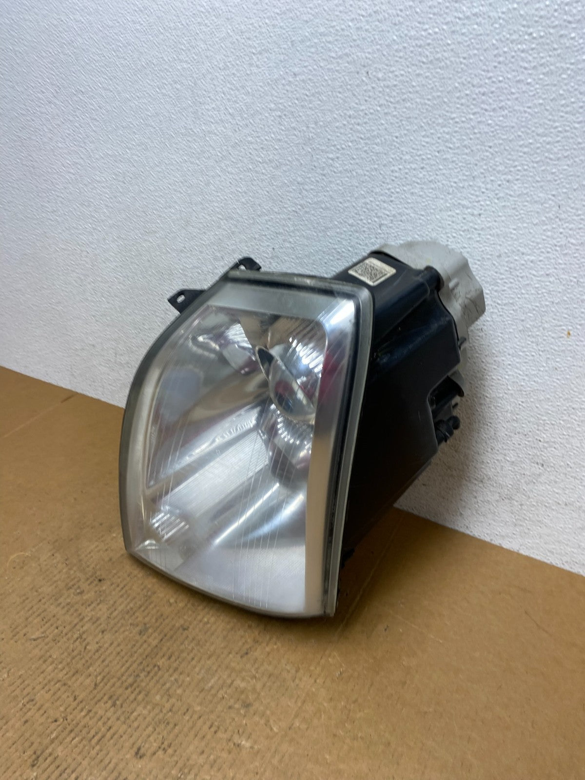 2005 to 2011 Cadillac STS Left Driver LH Side Xenon Headlight AE0555 DW1