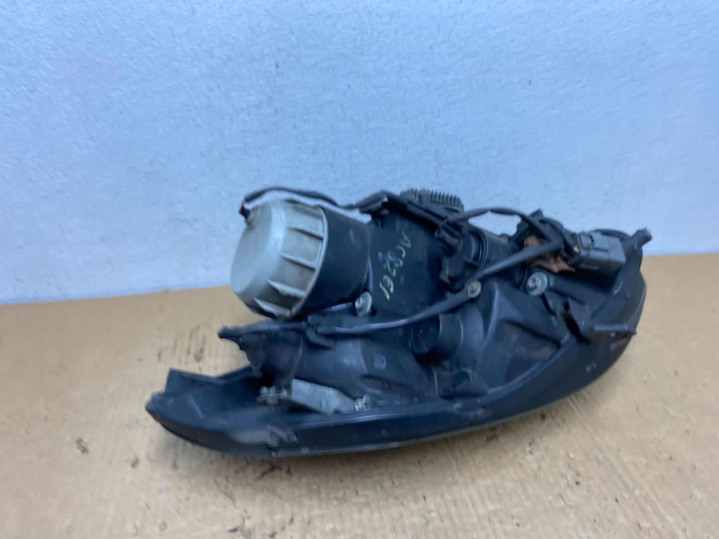 2004 2005 2006 Nissan Maxima Right Passenger Side Headlight Xenon HID AC8261 DW5