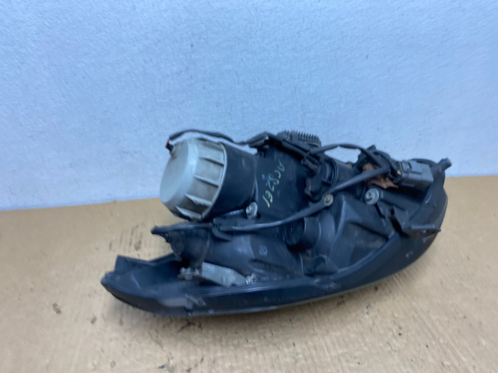 2004 2005 2006 Nissan Maxima Right Passenger Side Headlight Xenon HID AC8261 DW5