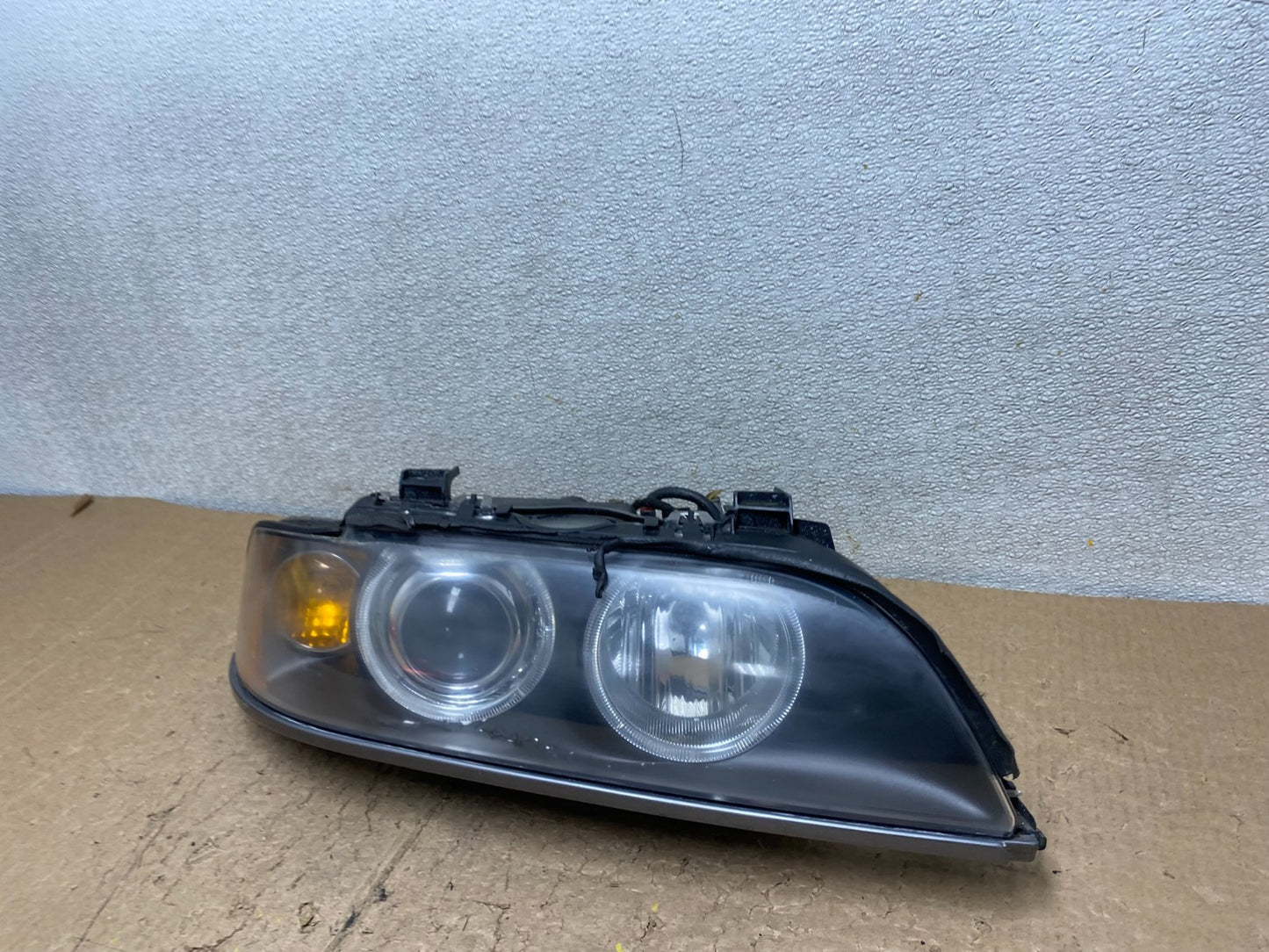 2001-2003 BMW E39 5 Series Headlight Right Passenger Side XENON OEM V3871 DW1