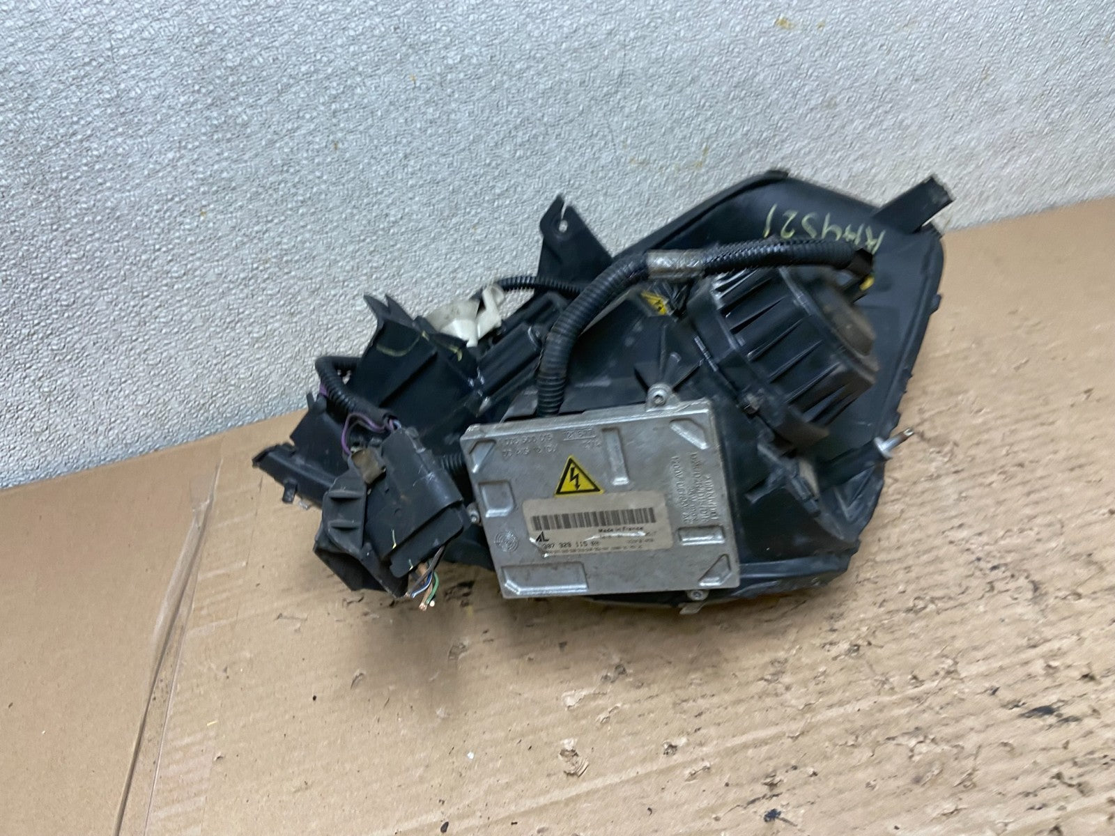 2006 to 2011 Cadillac DTS Right Passenger RH Side Xenon Hid Headlight AA9521 DW10
