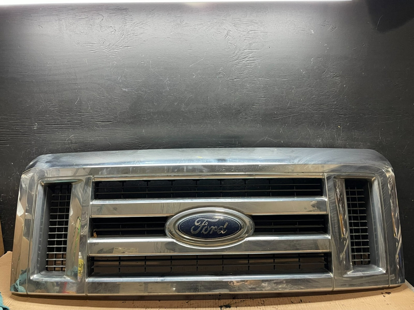2008 to 2014 Ford Econoline E150 E250 Front Upper Chrome Grill Grille Oem J36520