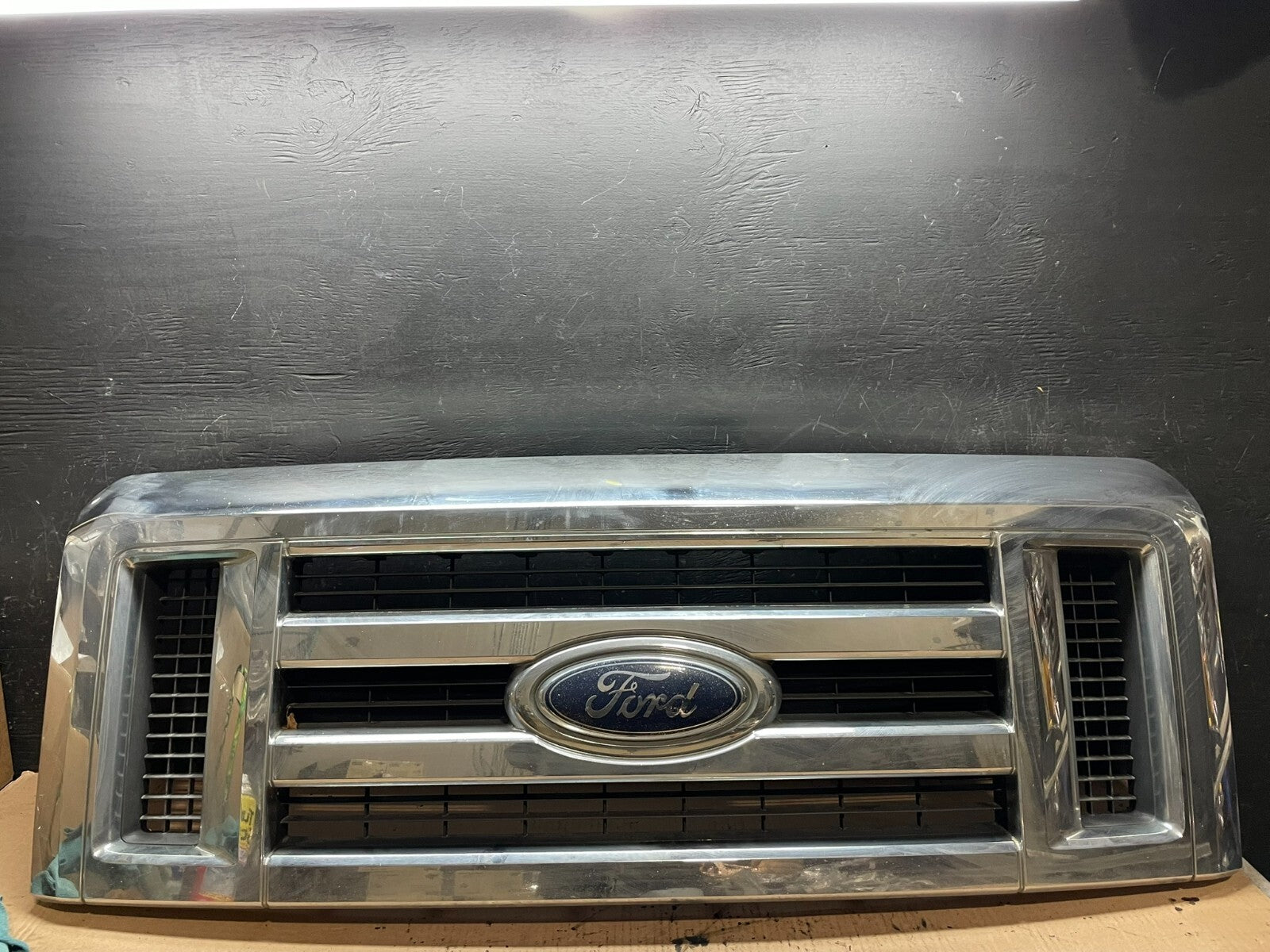 2008 to 2014 Ford Econoline E150 E250 Front Upper Chrome Grill Grille Oem J36520