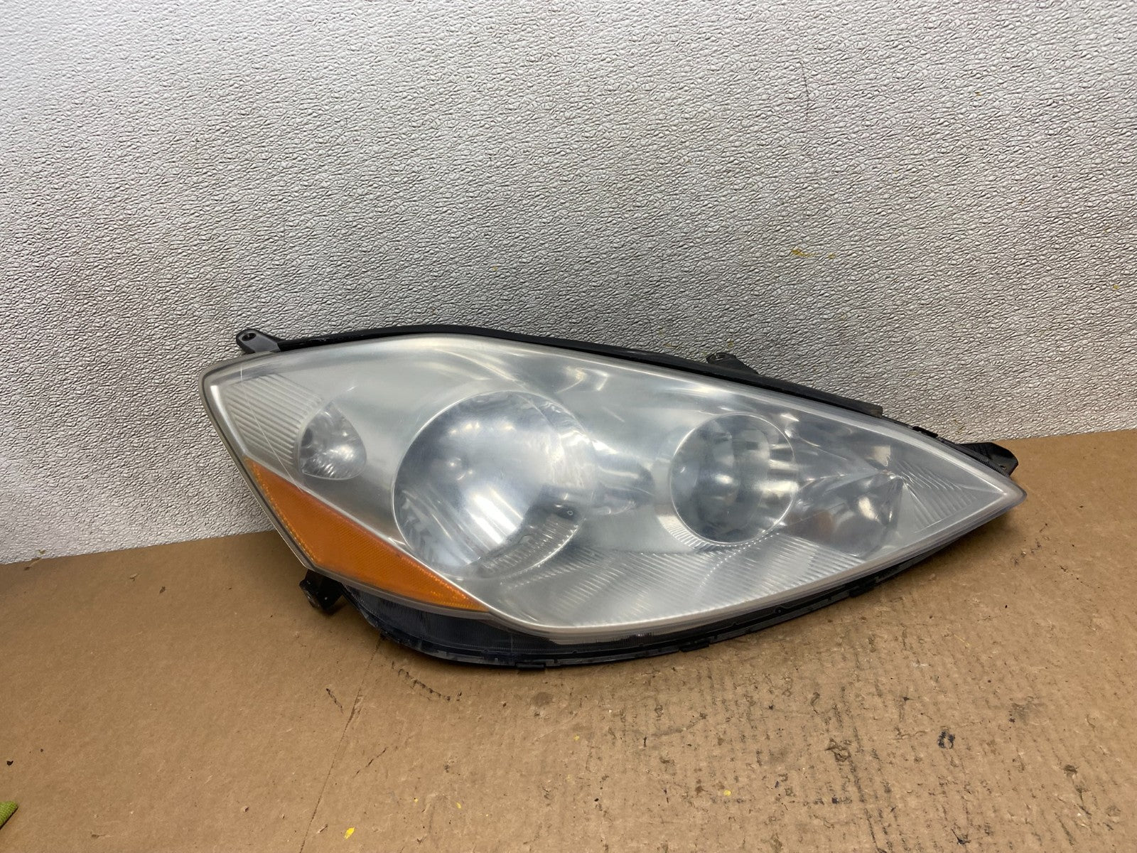 2006 to 2010 Toyota Sienna Right Passenger Rh Side Headlight Halogen Z8073 DW0