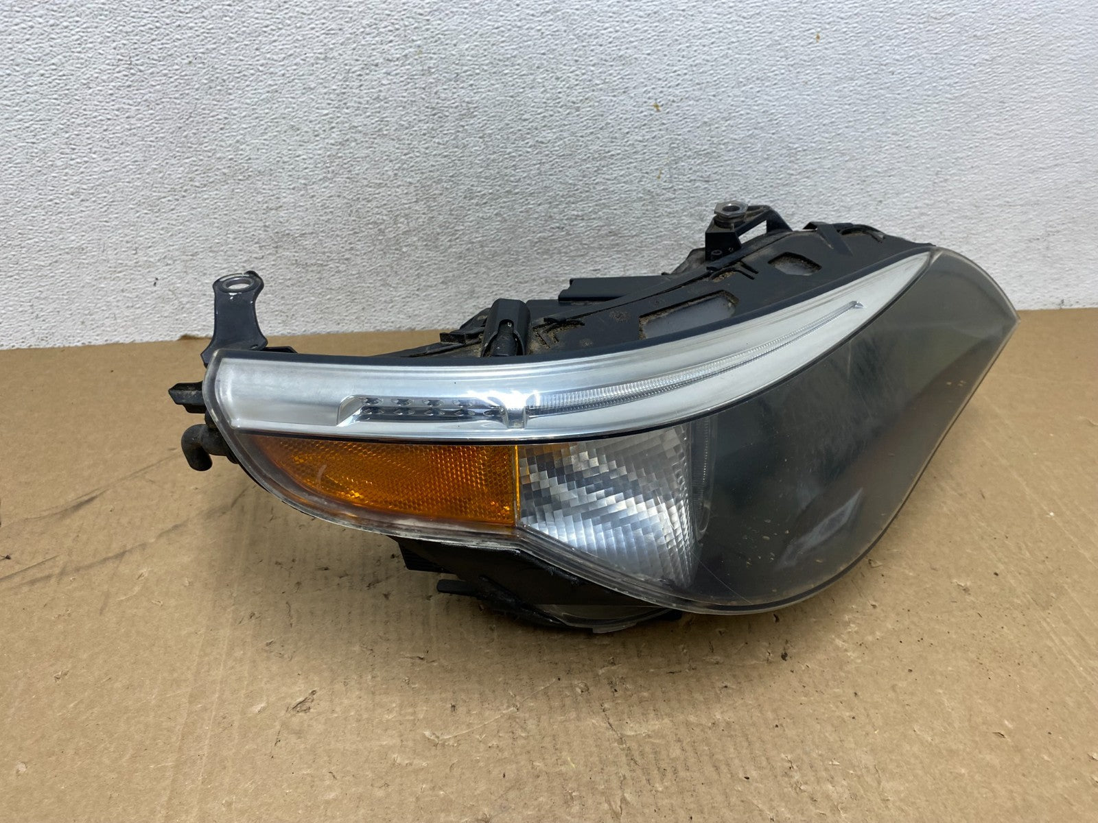 Halogen 2004 -2007 BMW 535i 5 Series Right Passenger Side Headlight AG0546 DW2