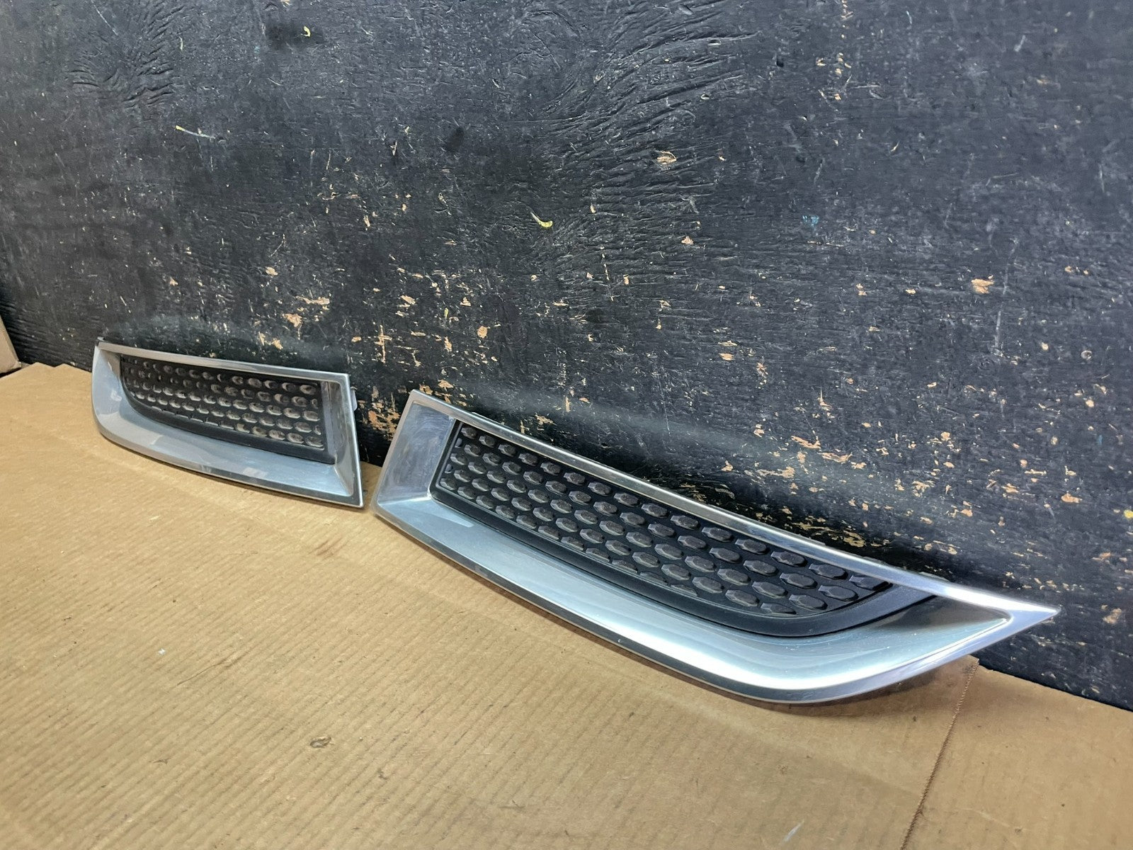 2013 2014 2015 GMC Acadia Front Left+Right Set Grille Bezel Bumper Oem AA9203 DG2