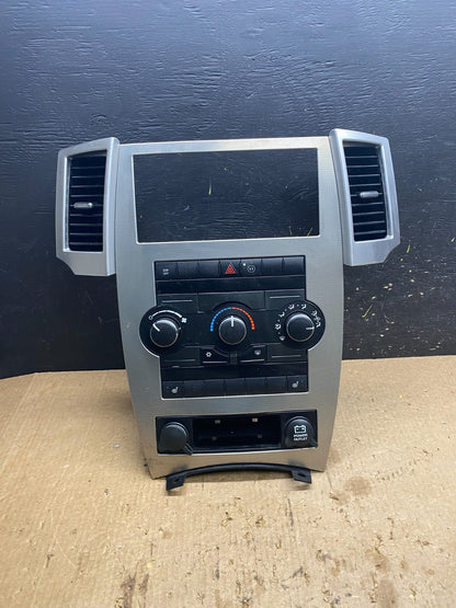 2008 2009 2010 Jeep Grand Cherokee A/C Climate Control Bezel Z7313 DG0