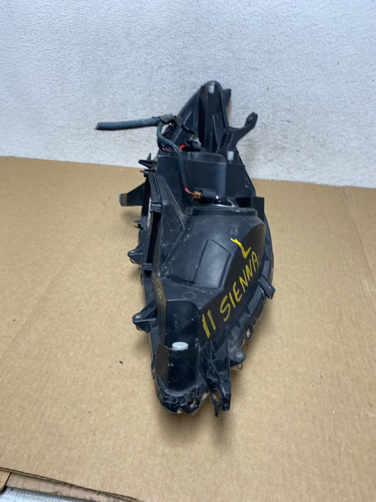 2011-2014 Toyota Sienna Left Driver LH Halogen Headlight AF9499 DW7