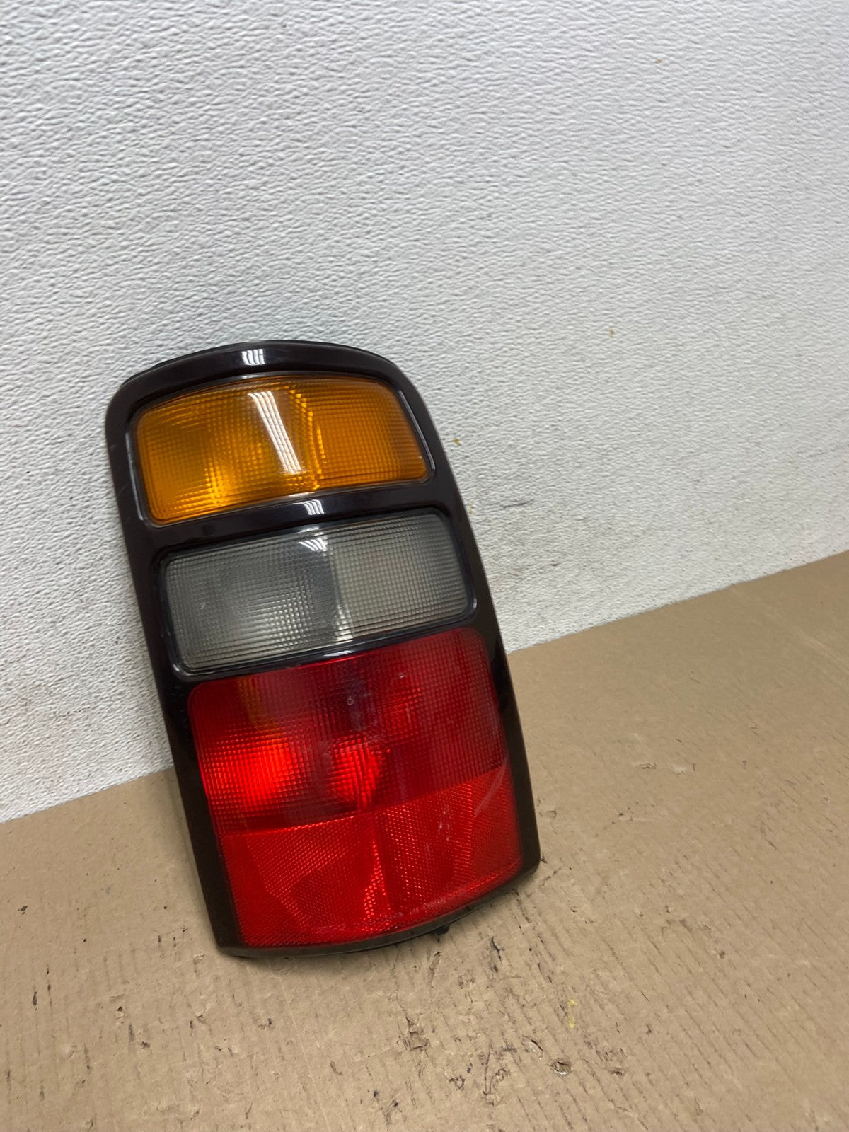 2000 - 2006 Chevrolet Suburban Tahoe Yukon Right Passenger Tail Light AF5904 LK2