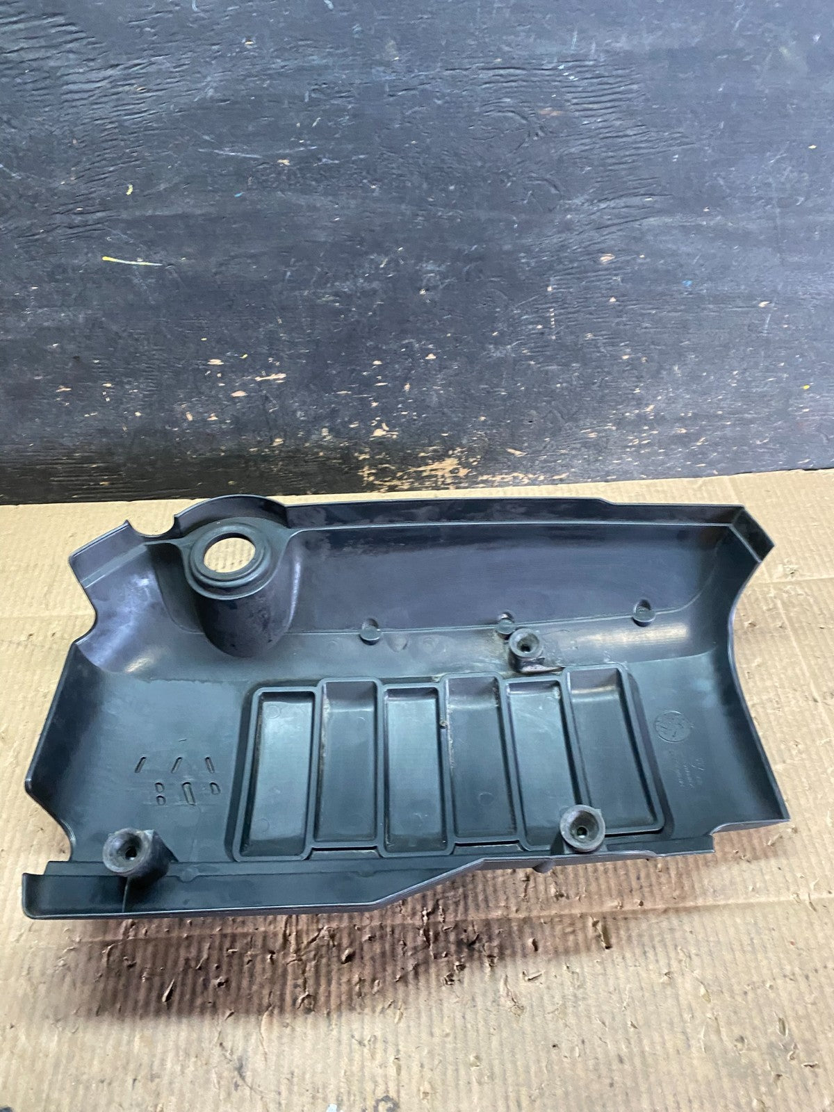 2007 to 2008 GMC Acadia 3.6L VVT Engine Cover Shield OEM T9452 DG5