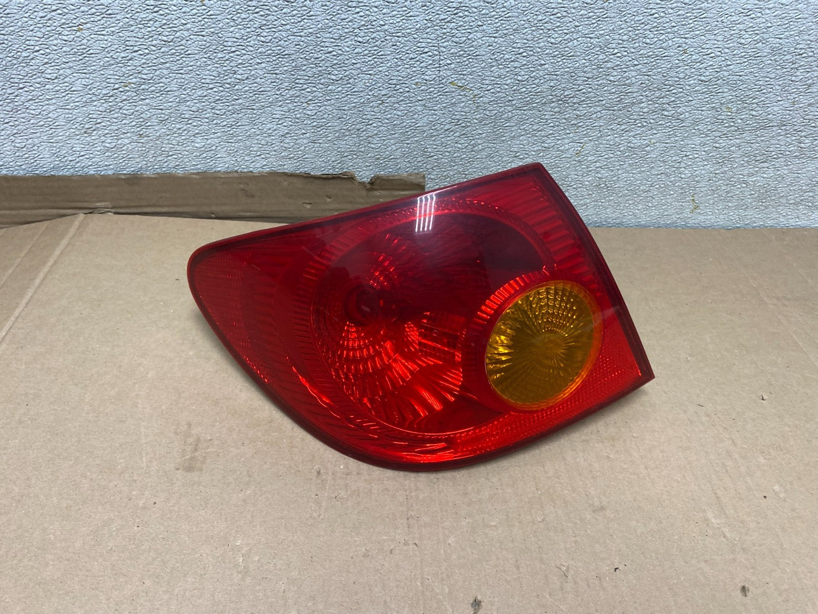 2003 to 2005 Toyota Corolla Left Driver Lh Side Tail Light U7029 DW0
