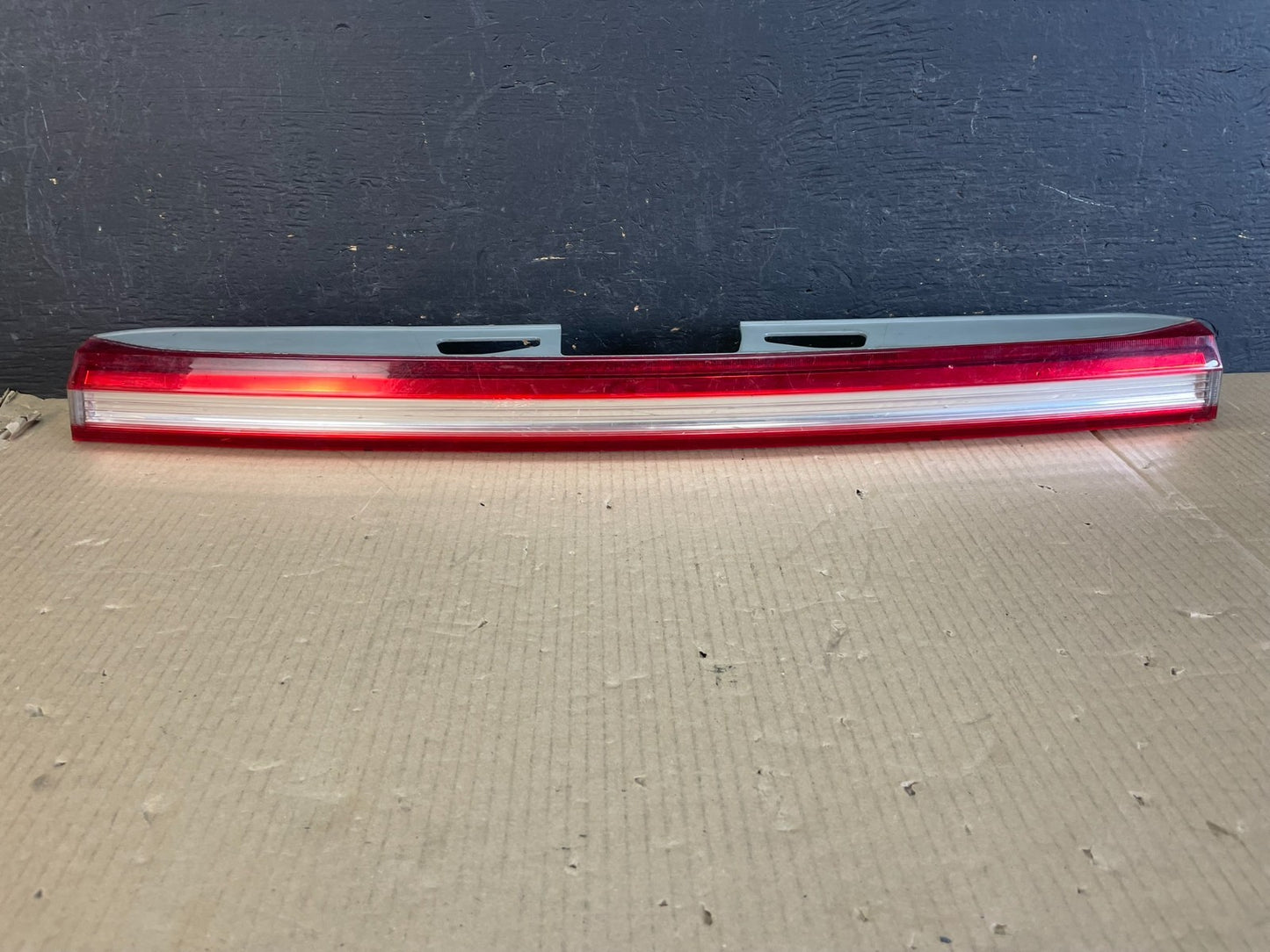 2011 - 2013 Honda Odyssey Center Trunk Liftgate Tailgate Tail Light OE ae3673 DG0