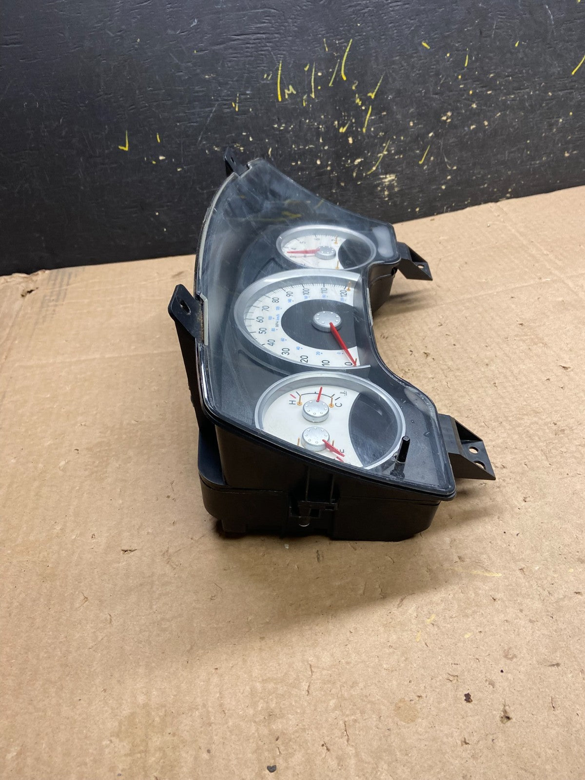2004 Dodge Durango Speedometer Instrument Cluster Gauge OEM Z0273 DG2