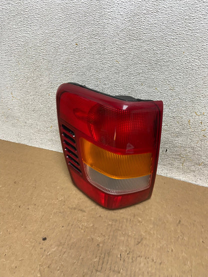 1999 - 2004 Jeep Grand Cherokee WJ Left Driver Lh Tail Light AI3429 LK0