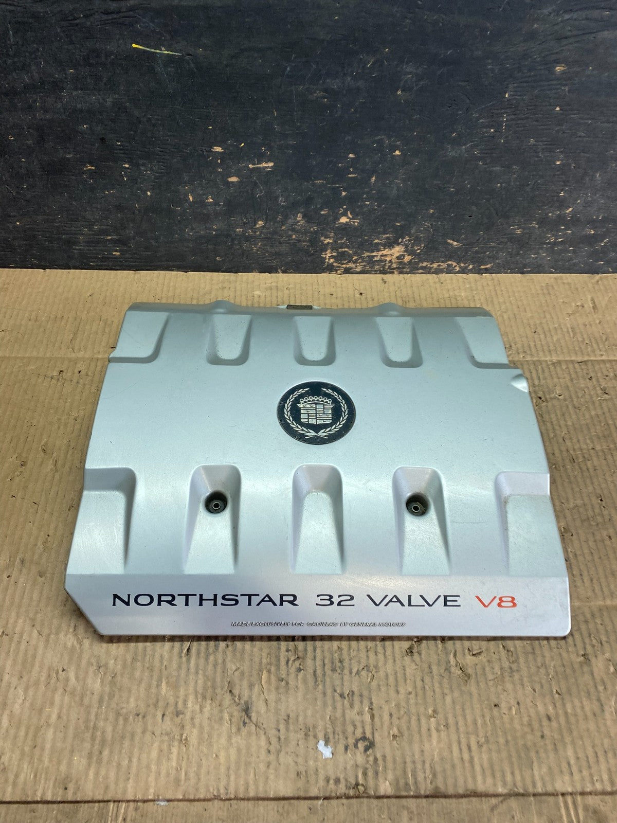 2001 to 2004 Cadillac Deville Seville Northstar Engine Motor Cover T9453 DG0