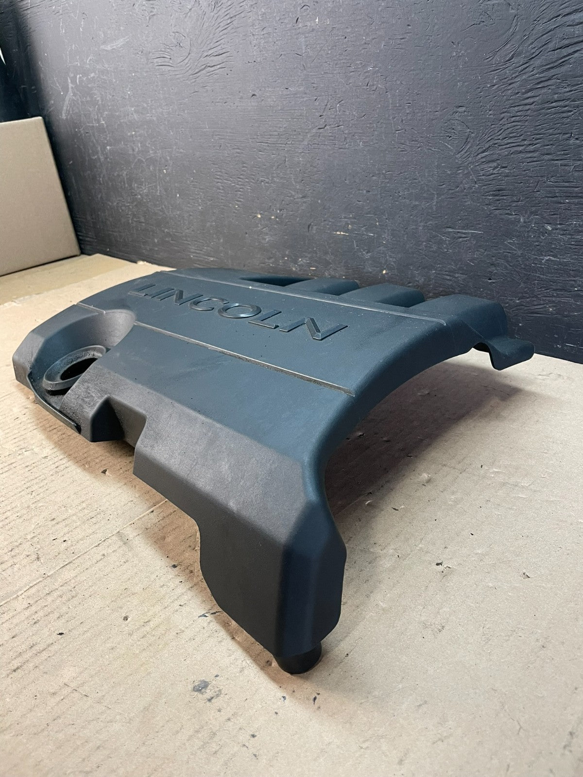 2009 to 2012 Lincoln MKS 3.7L Engine Motor Cover AD8438 DG2
