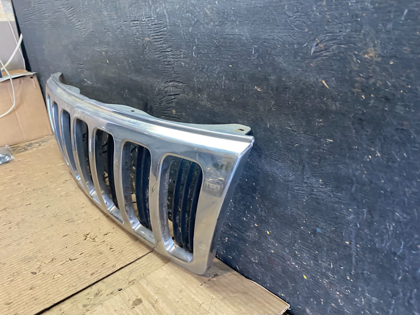 1999 to 2003 Jeep Grand Cherokee Front Upper Grill Grille Oem  x0070 DG1