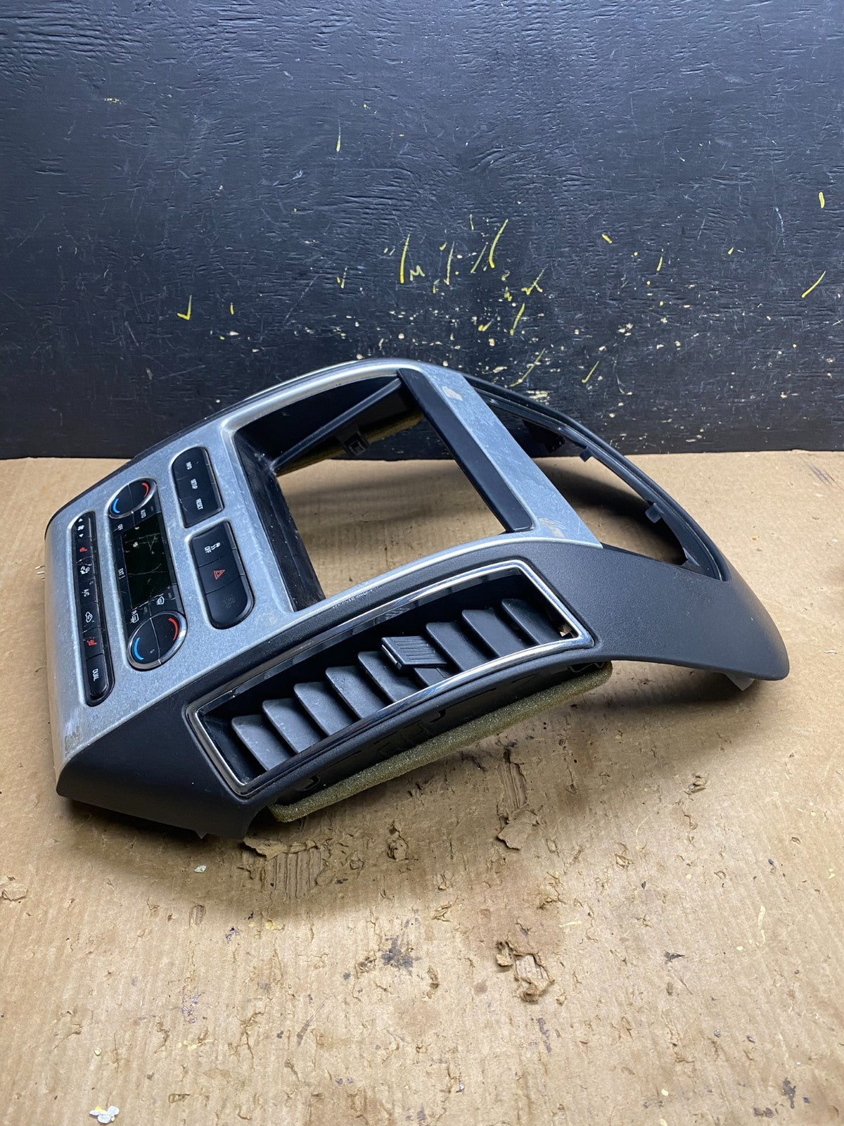 2007 - 2010 Ford Edge Heater Climate Control Radio Control Dash Bezel Z7481 DG4