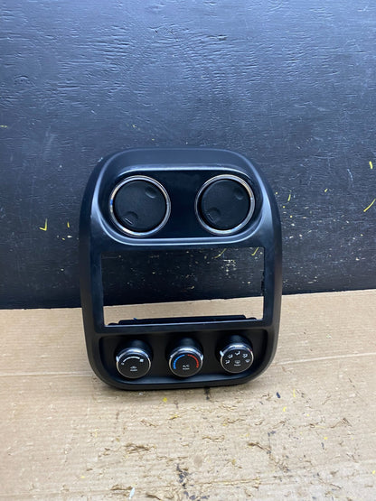 2011 to 2017 Jeep Patriot Dash Climate Temperature Control Radio Bezel X1447 1DG0