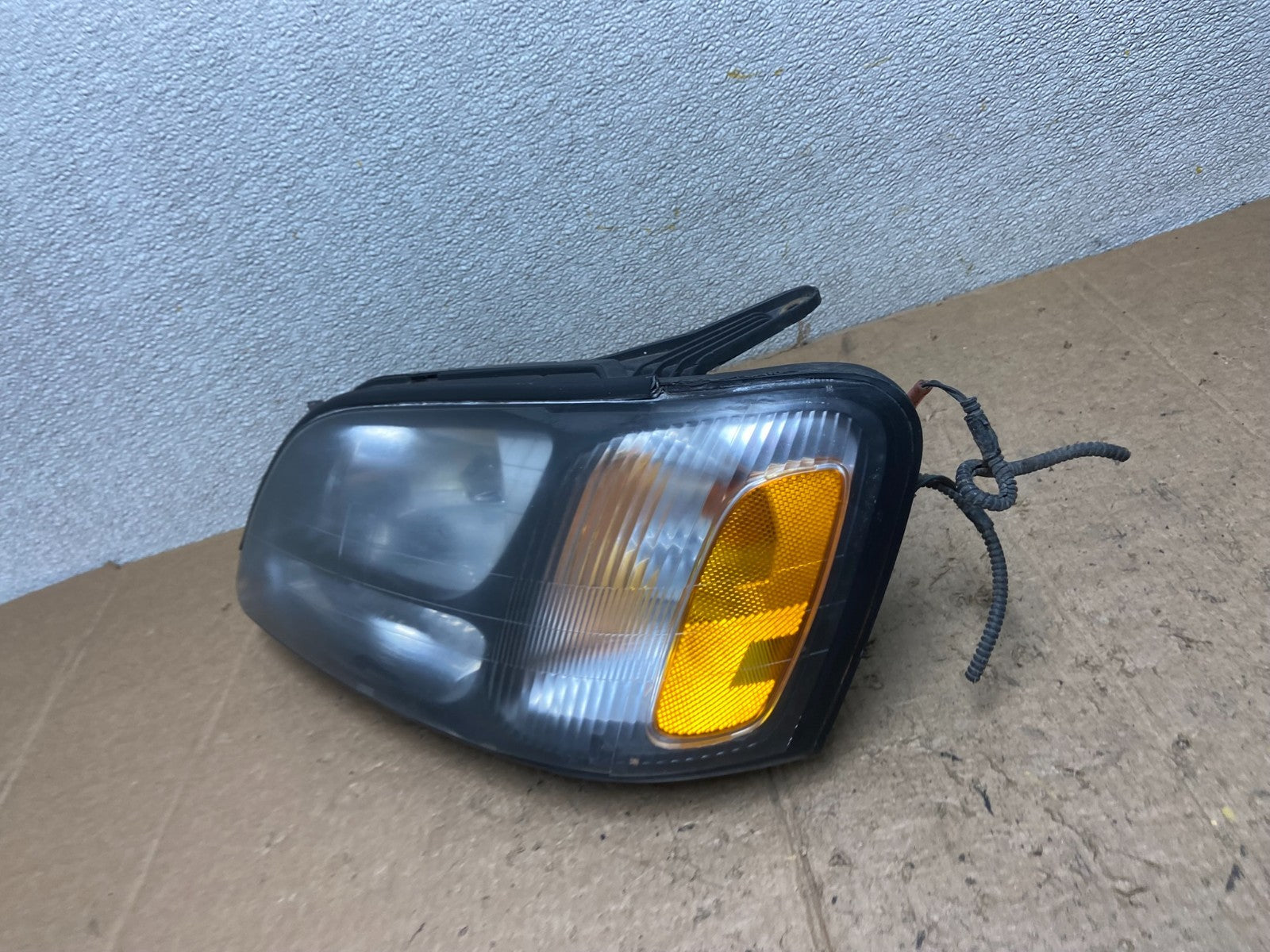 2001-2004 Subaru Legacy Outback Left Driver Lh Side Headlight AA52191