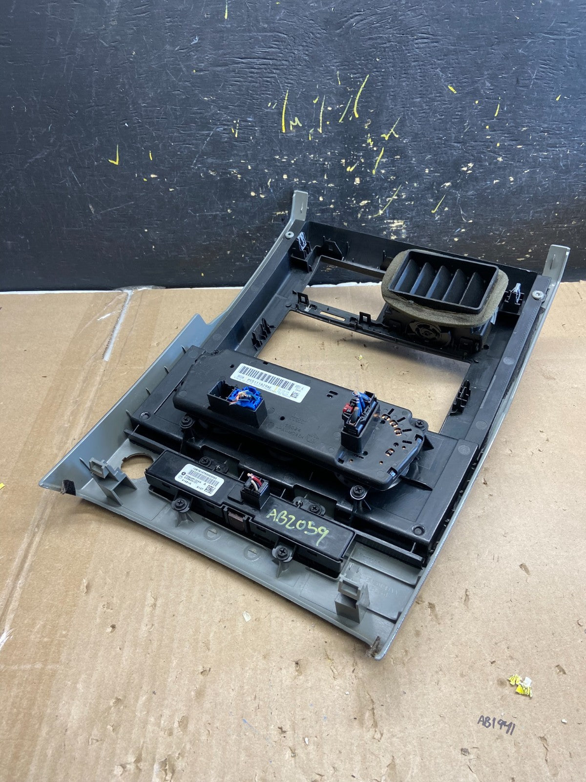 2008 to 2012 Jeep Liberty Dash Climate Temperature Control Radio Bezel AB2059 DG4