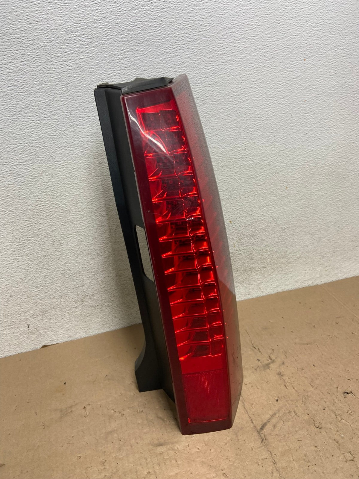 2004 to 2009 Cadillac Srx Right Passenger RH Side Tail Light AG5485 LK2