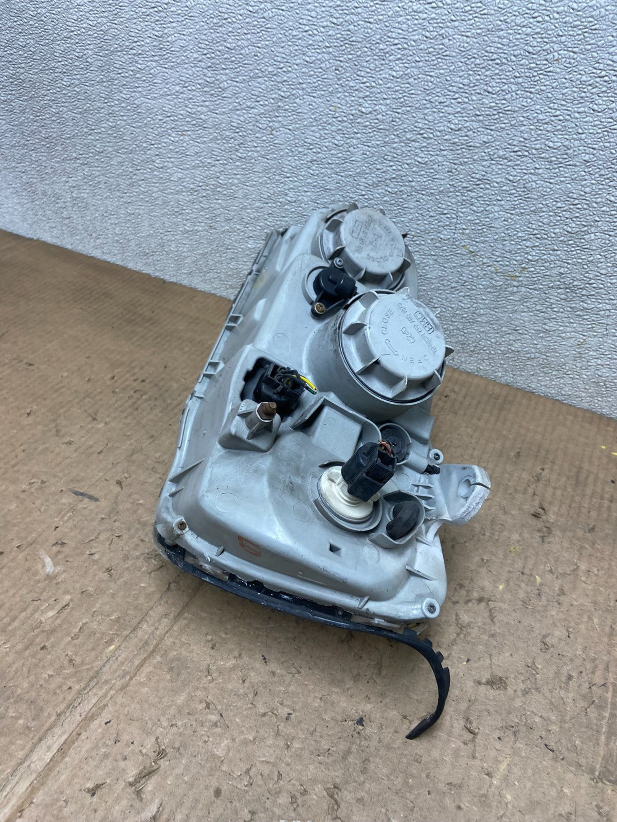 2004 2005 Hyundai XG350 XG Right Passenger RH Headlight Halogen AA6970 DW5