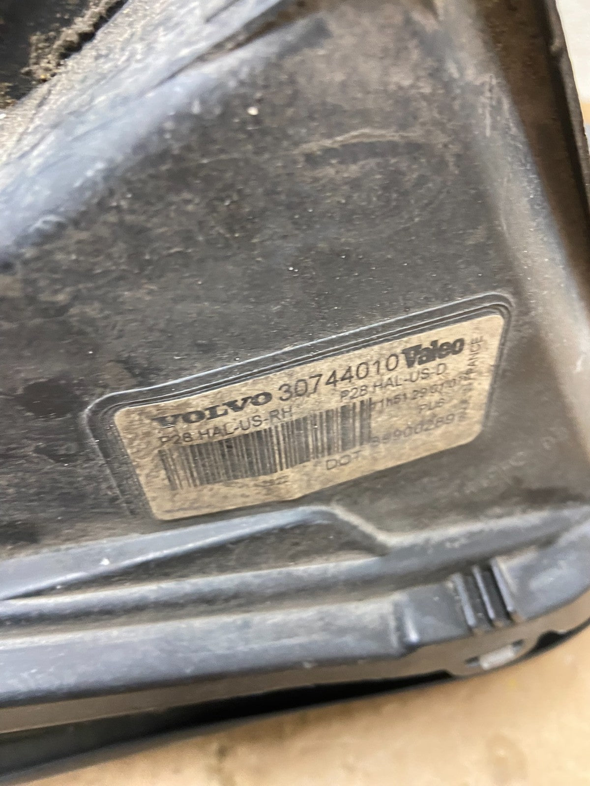 2003 to 2006 Volvo XC90 Right Passenger Rh Side Headlight Halogen Z7964 DW9