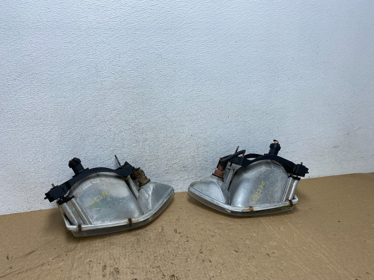 2001 to 2002 Nissan Quest Left+Right Side Halogen Headlights AG1370 DW7