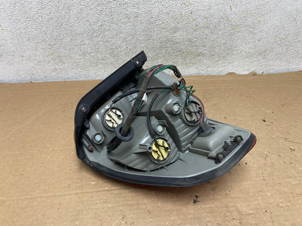 2001 2002 2003 2004 Hyundai Santa Fe Right Passenger Rh Tail Light AH8957 LK3