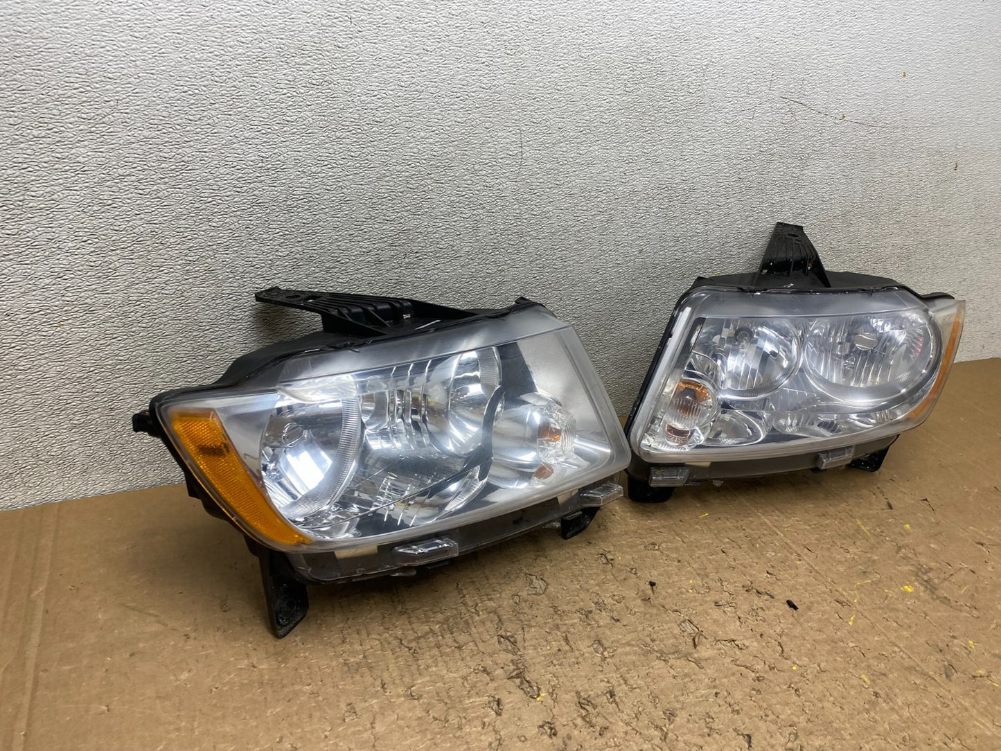2011-2013 Jeep Grand Cherokee Left+Right Halogen Headlights V8597 DW2