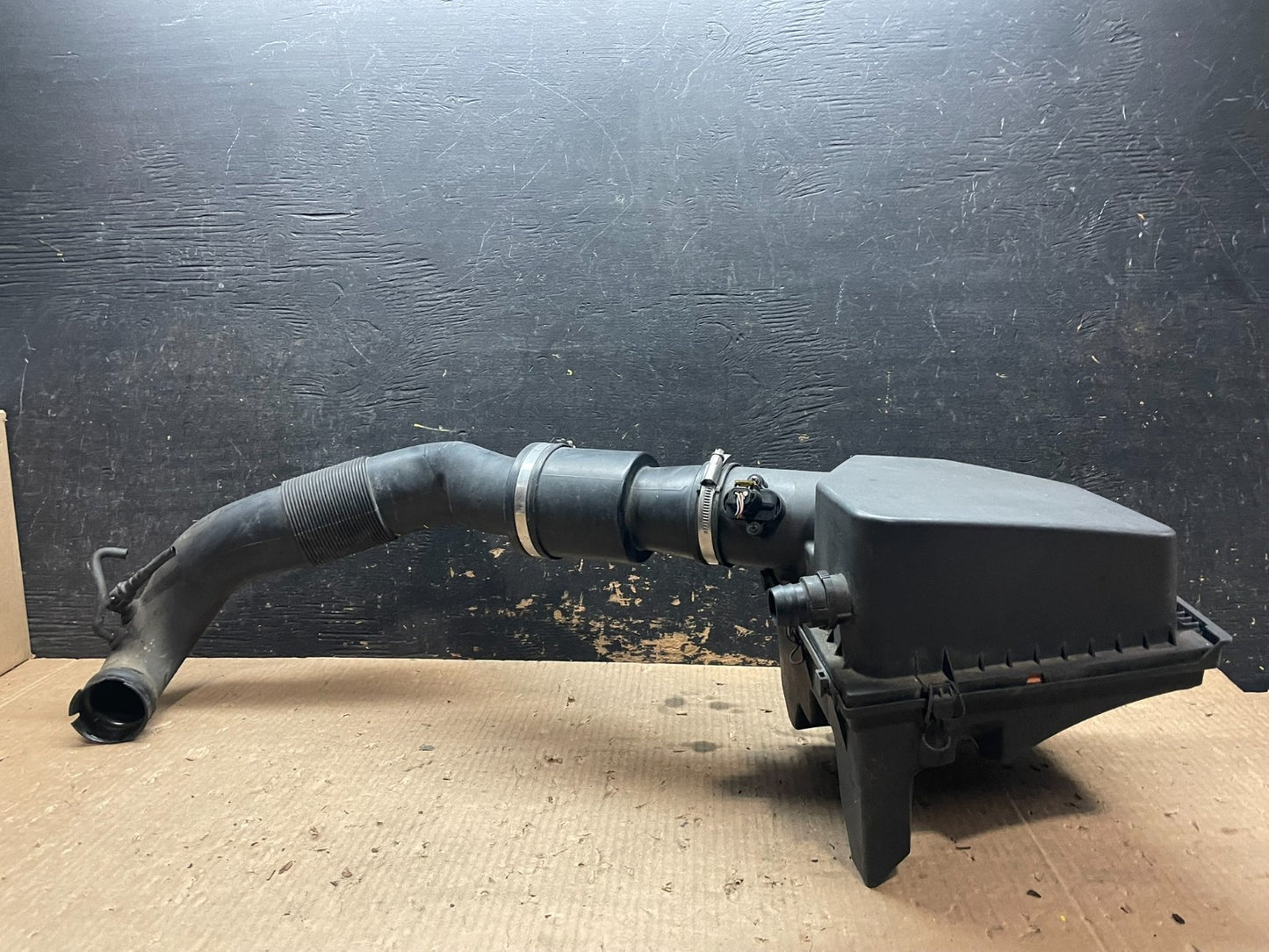 2010 to 2011 Cadillac SRX 2.8L Air Cleaner Intake Box Z3366 PS3