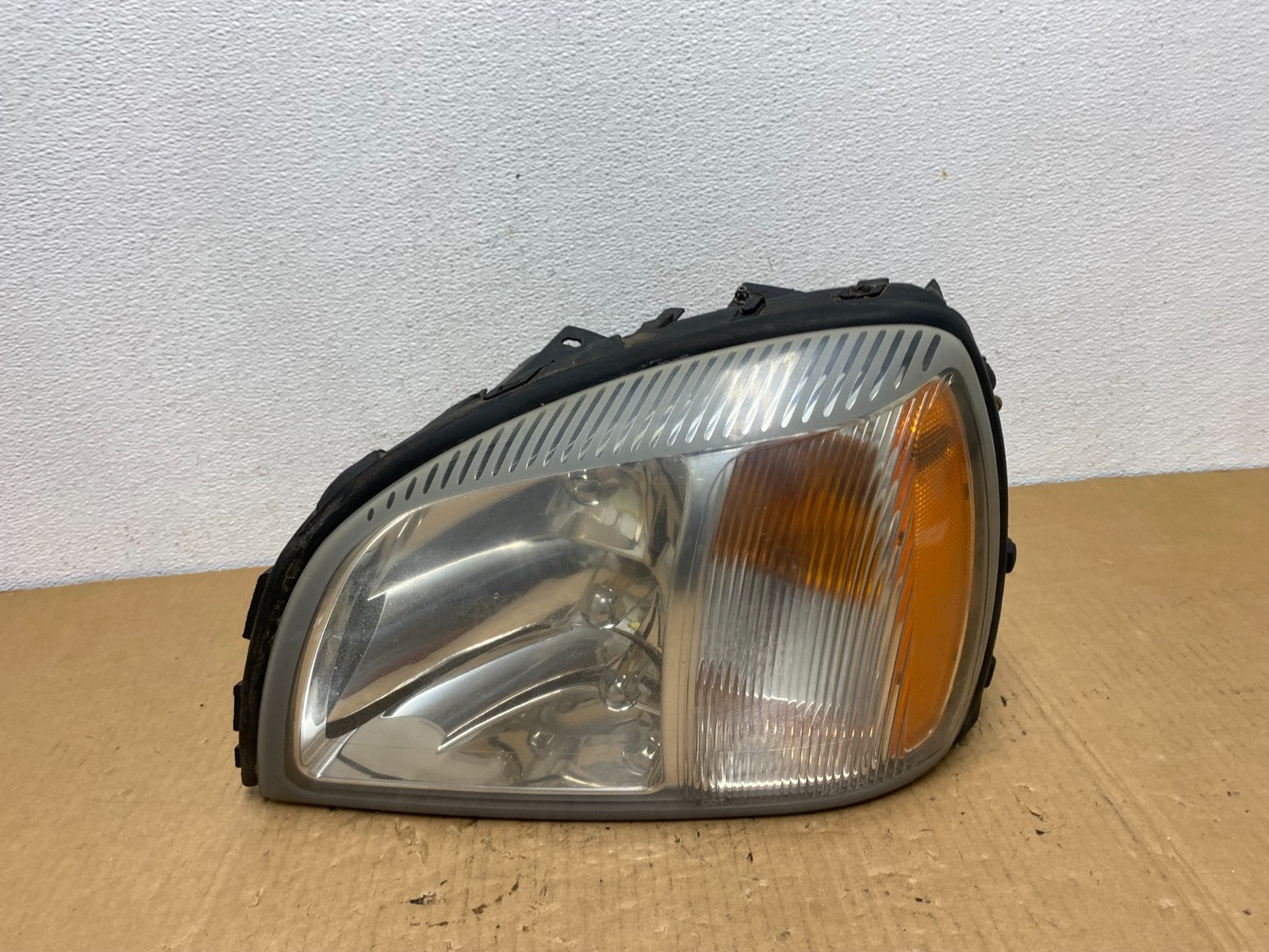 2000 to 2005 Cadillac Deville Left Driver LH Side Headlight AC7654 DW0