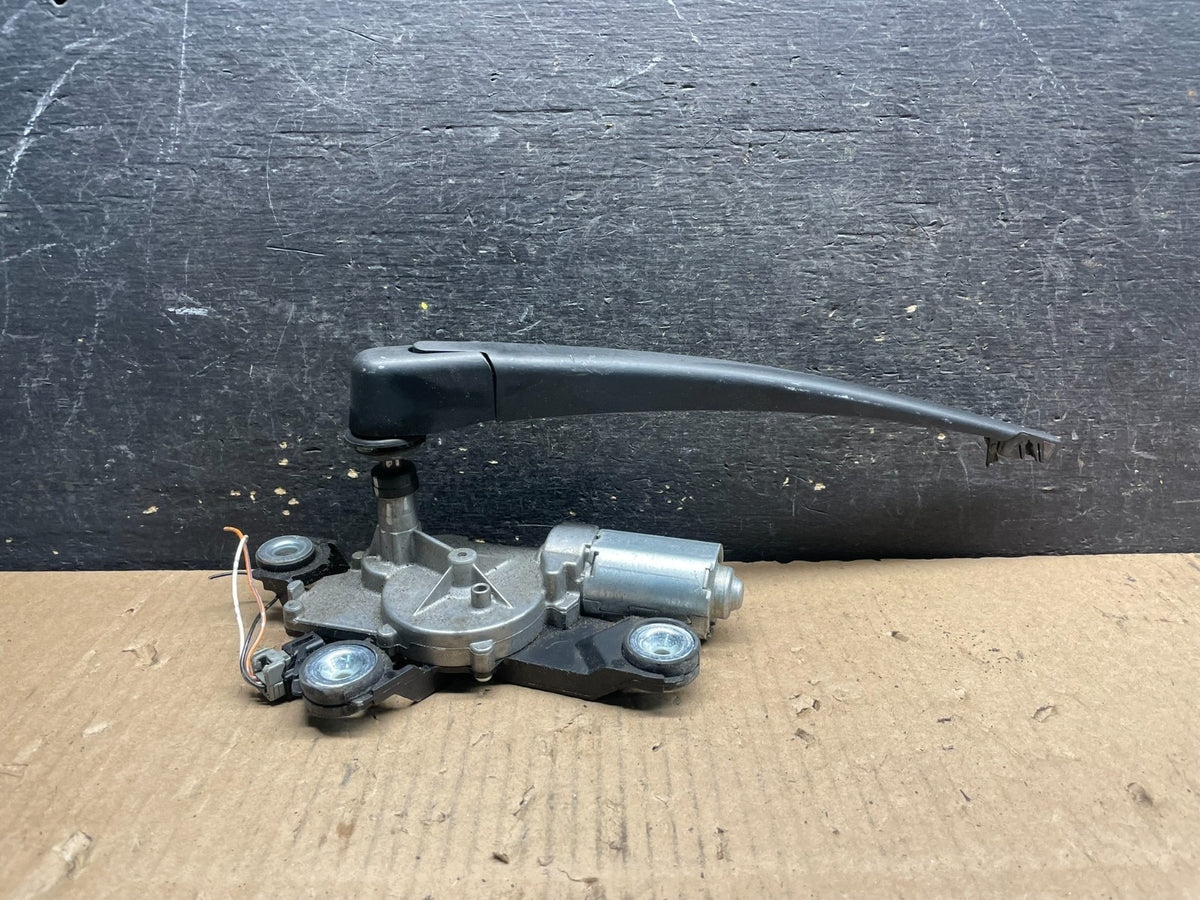 2004 to 2009 Mazda 3 Windshield Rear Wiper Motor U9551 DG1