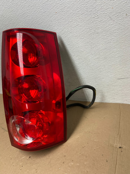 2007 to 2011 GMC Yukon Right Passenger RH Side Tail Light AD6513 DW1