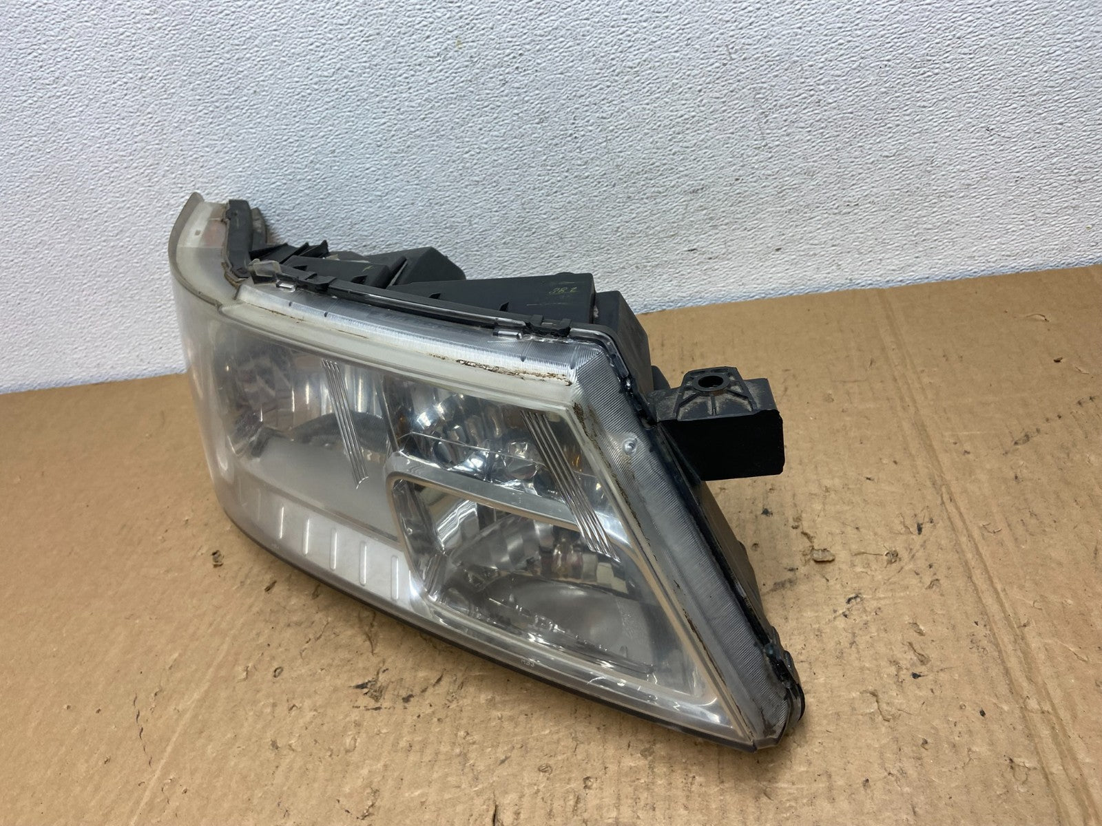 2009 to 2017 Dodge Journey Headlight Right Passenger Rh Halogen AC8253 DW1