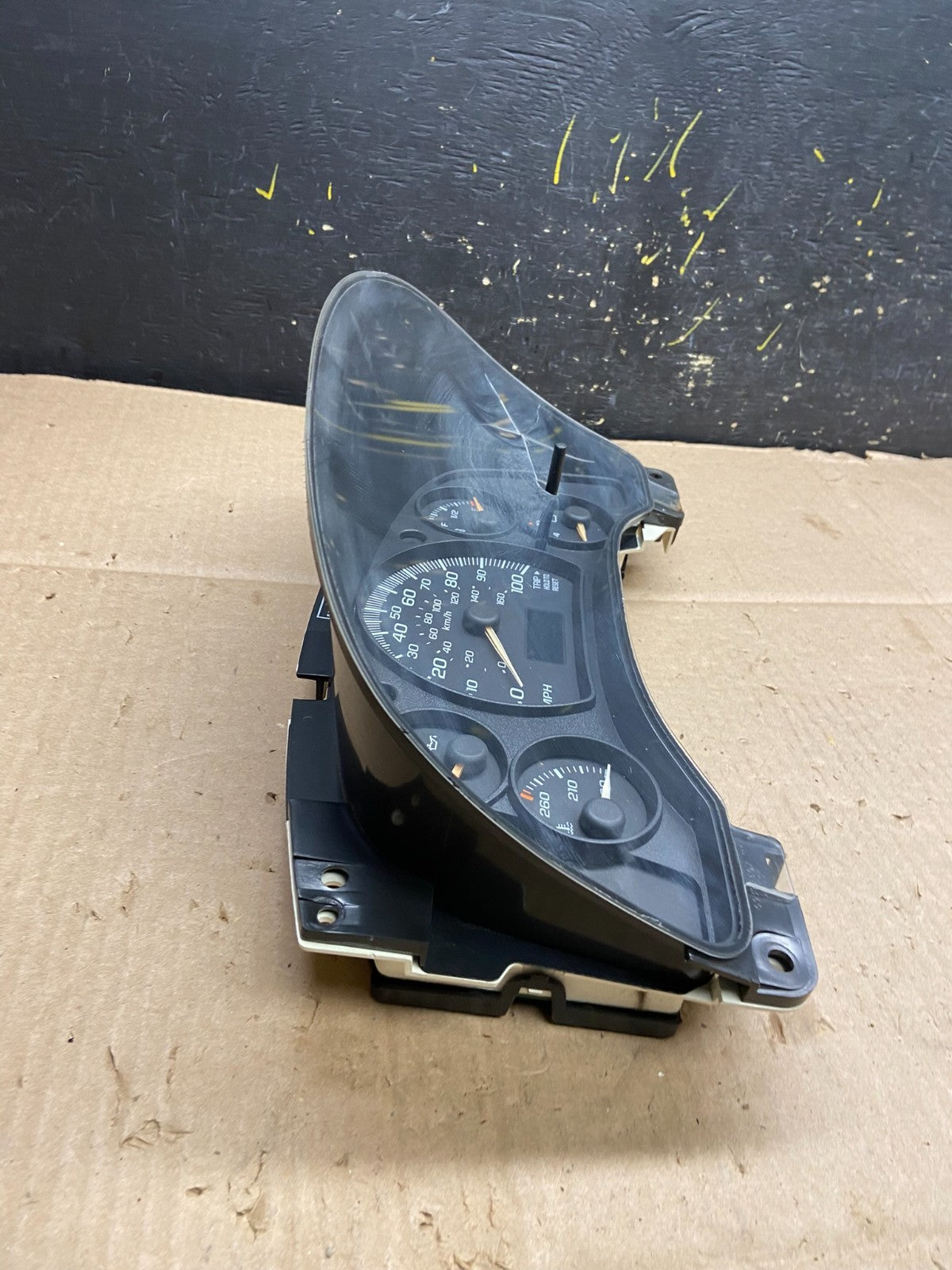 2004 to 2007 Chevrolet Express Speedometer Cluster Gauge OEM  Y2330 DG2