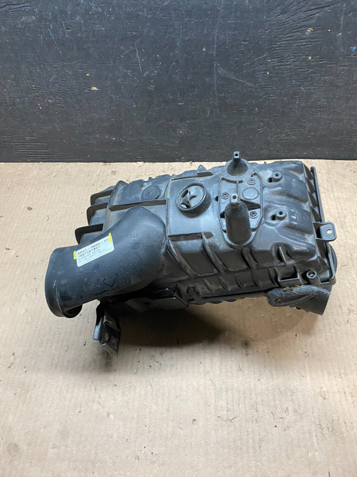 2010-2013 Land Range Rover OEM 5.0L Left Driver LH Air Filter Cleaner Box J06546