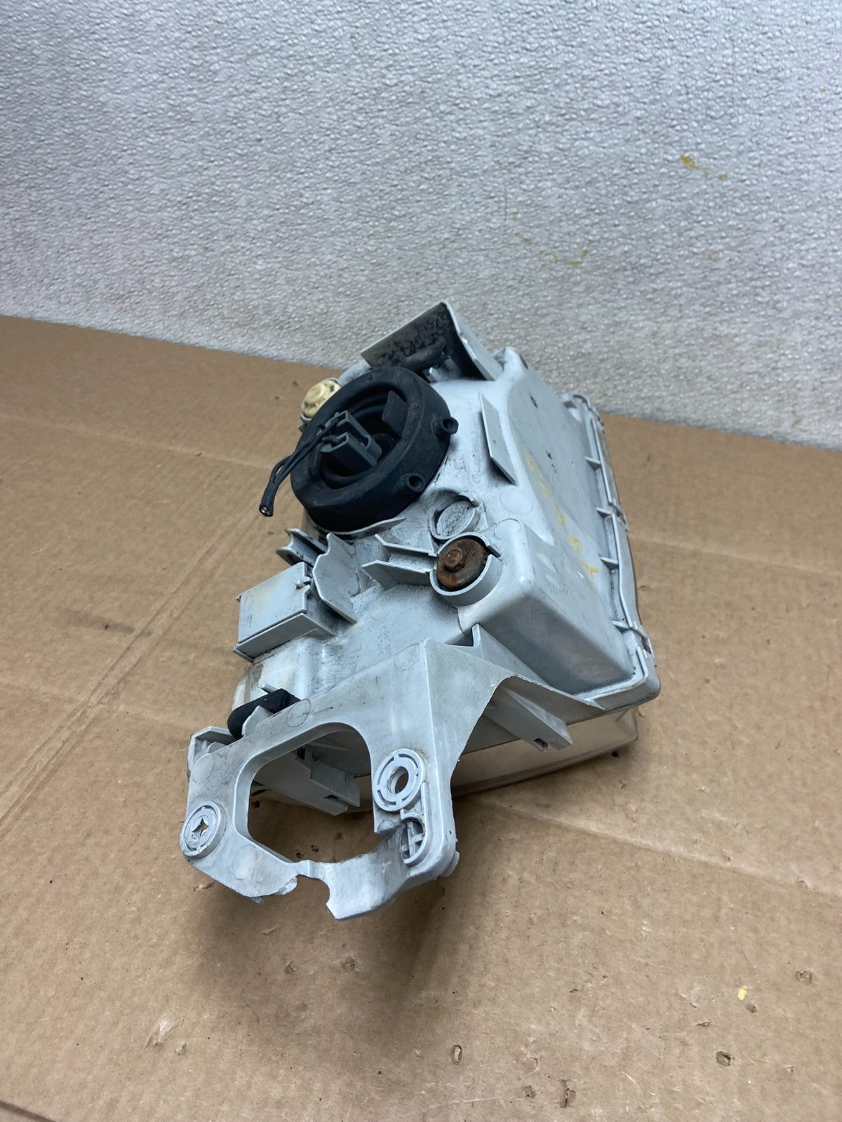 1999 to 2000 Mazda Protege Left Driver LH Side Headlight OEM Y8525 DW9